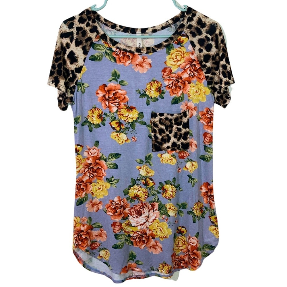 Lilypad floral and leopard print top size S *BOUTIQUE